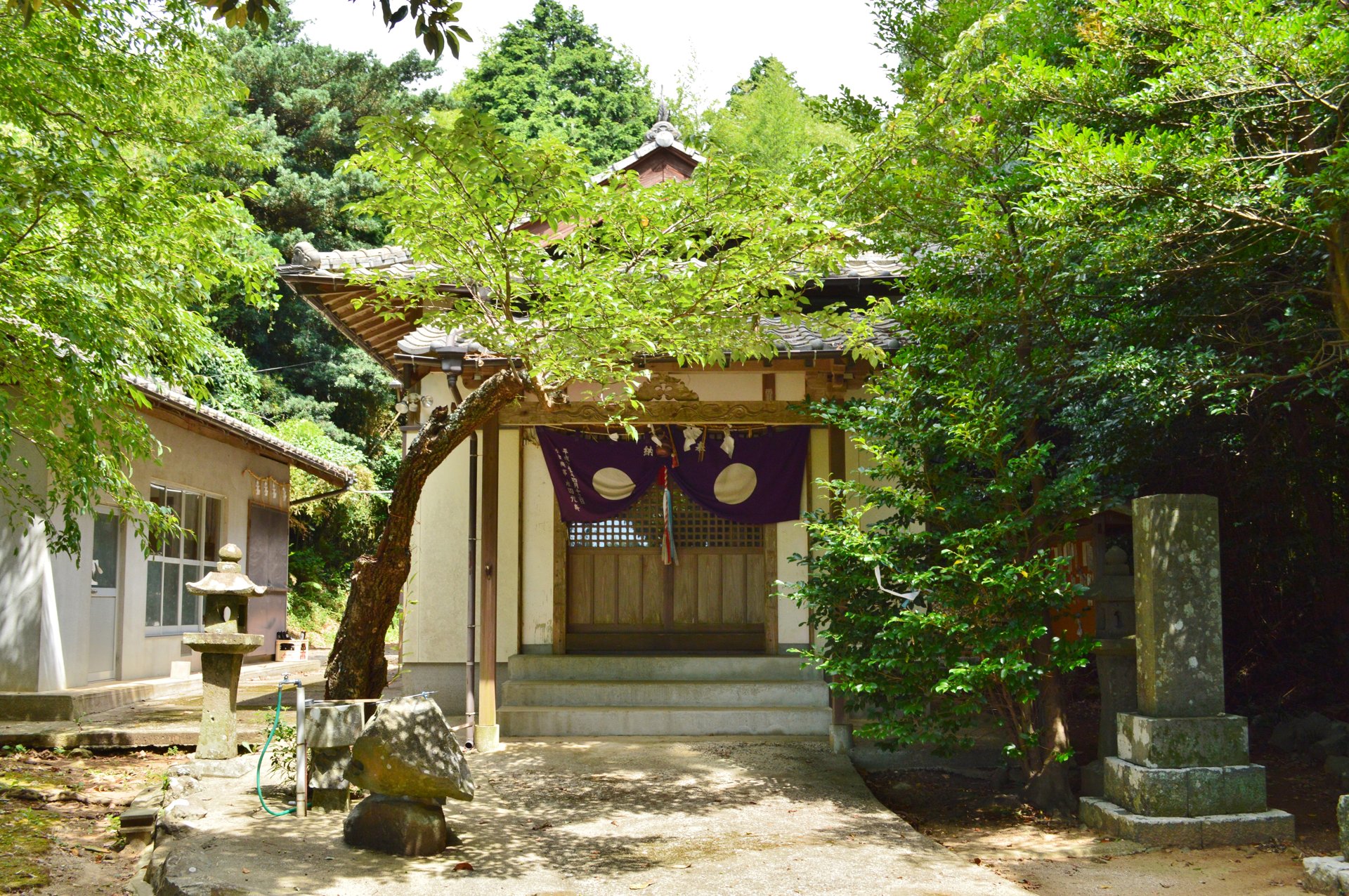 興神社